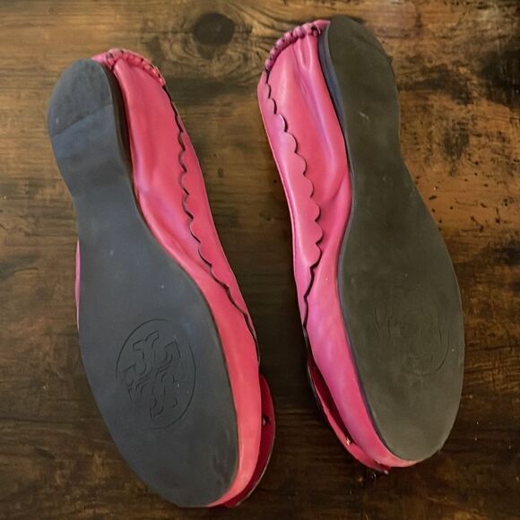 Tory Burch leather heart with logo ballerina flats in Magenta Size 5.5 - Picture 4 of 5